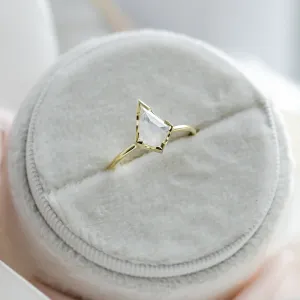Gold ring with kite moonstone RACQUET Thumbnail