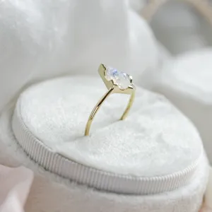 Gold ring with kite moonstone RACQUET Thumbnail