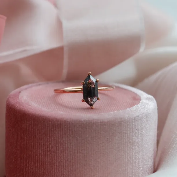 Gold ring with hexagon salt and pepper diamond SIA Image