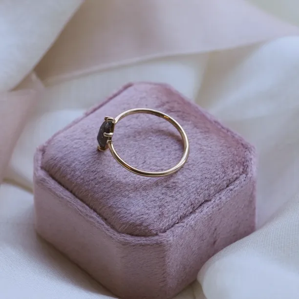 Gold ring with hexagon salt and pepper diamond SIA Image