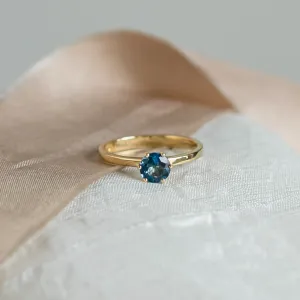Zásnubní prsten ze žlutého 14K zlata s londýnským topazem