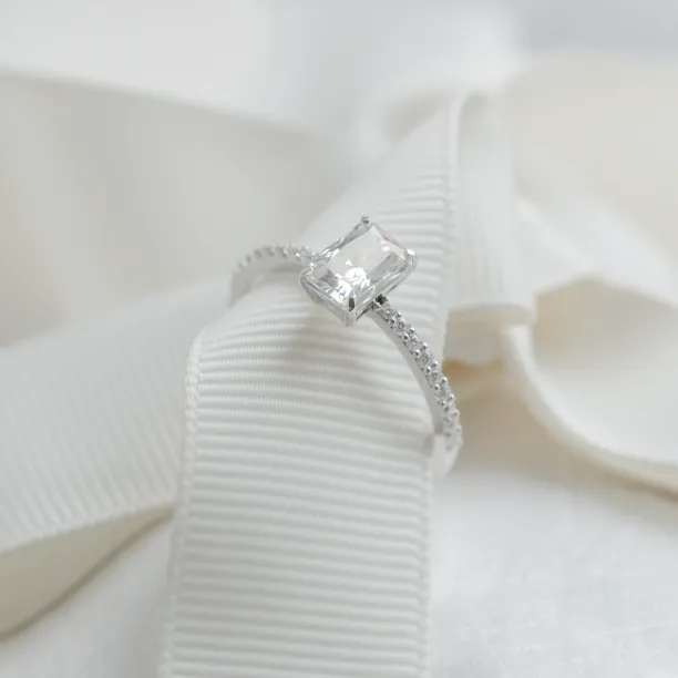 Original engagement ring with moissanites BIBI Image