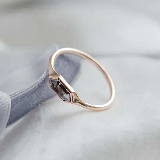 Side view of the gold ring with its hexagon salt and pepper diamond