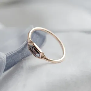Side view of the gold ring with its hexagon salt and pepper diamond