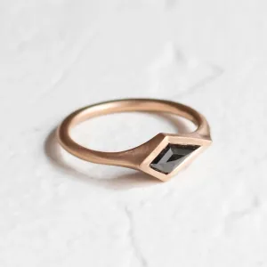 Gold matte ring with kite salt and pepper diamond APEX Thumbnail