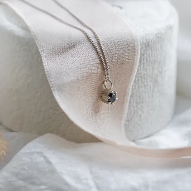 Minimalist necklace with salt and pepper diamond KAI Image