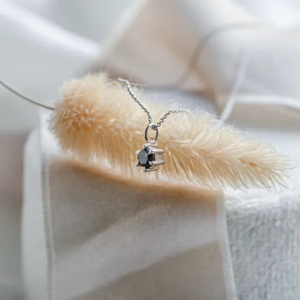 Minimalist necklace with salt and pepper diamond KAI Image