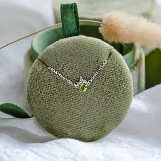 Gold necklace with peridot and diamonds LIME Image