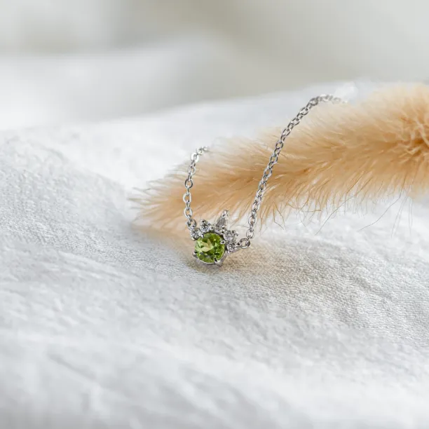Gold necklace with peridot and diamonds LIME Image