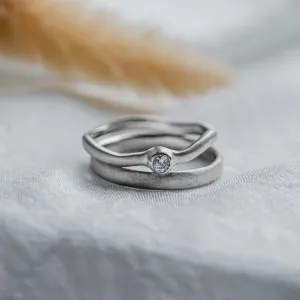 Curved wedding rings with diamond ONDA Thumbnail