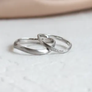 Matte organic wedding rings with diamonds FLUME Thumbnail