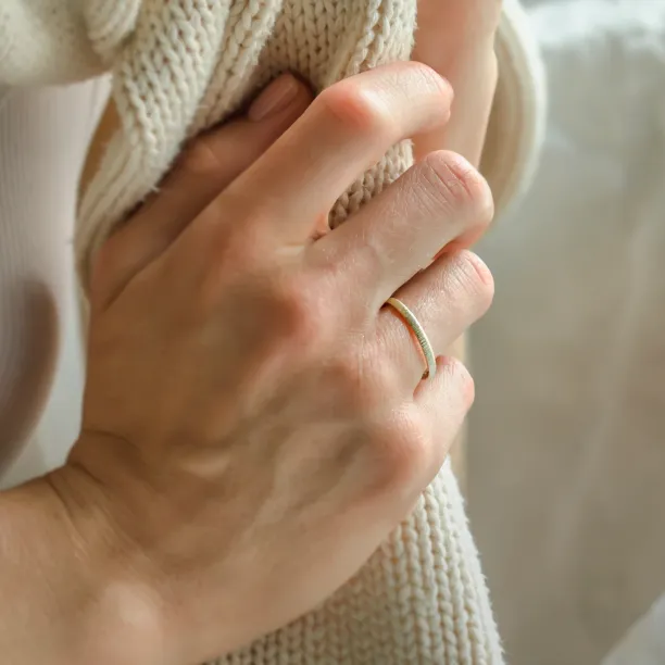Gold relief wedding rings MIKE Image