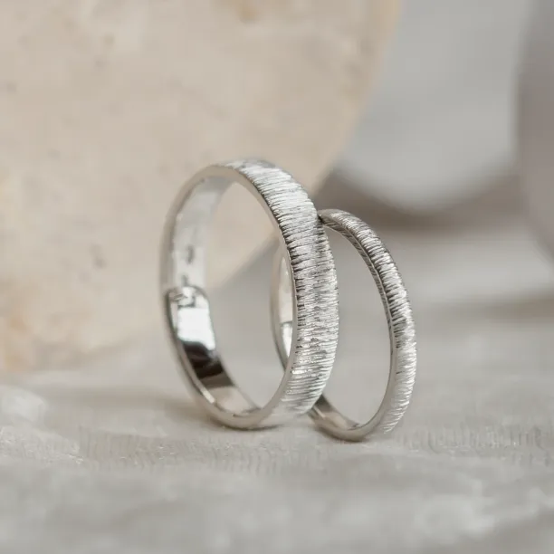 Gold relief wedding rings MIKE Image