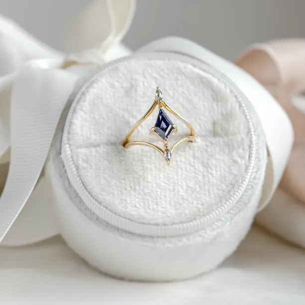 Gold split shank ring with lab grown sapphire ISTRIA Image
