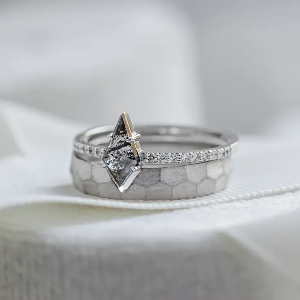 Engagement set of tree rings with salt and pepper diamonds ZERIX Image