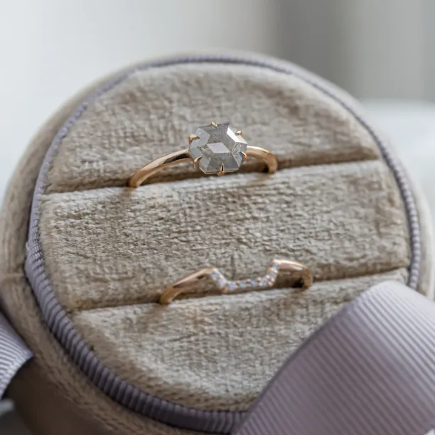 Wedding set of rings with salt'n'pepper diamonds POET Image