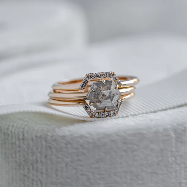 Wedding set of rings with salt'n'pepper diamonds POET Image