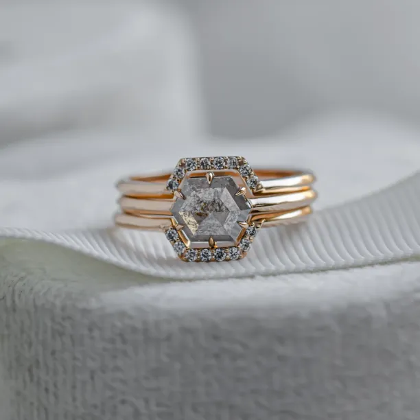 Wedding set of rings with salt'n'pepper diamonds POET Image