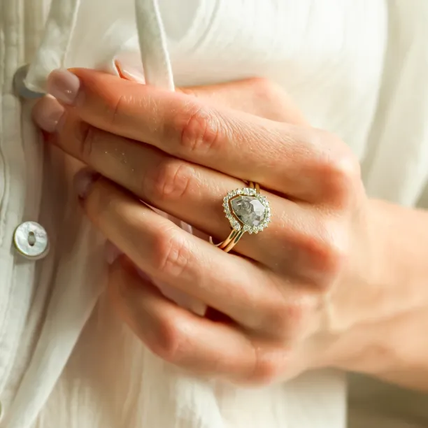 Set of gold rings with salt and pepper diamonds ELLINGTON Image