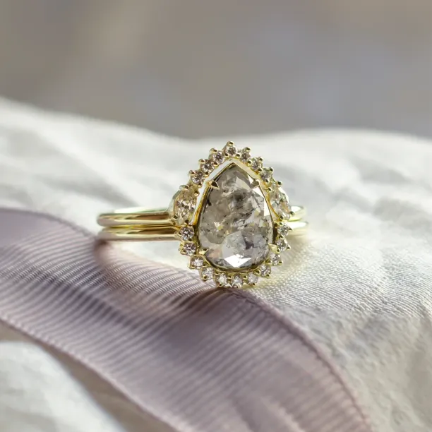 Set of gold rings with salt and pepper diamonds ELLINGTON Image