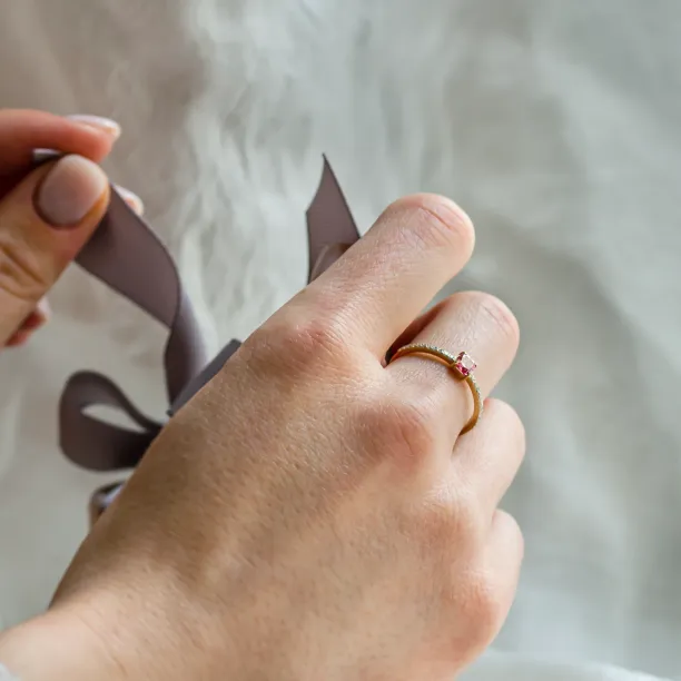 Engagement ring with pink lab grown diamond CORALINE Image