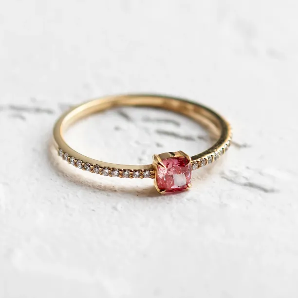 Engagement ring with pink lab grown diamond CORALINE Image