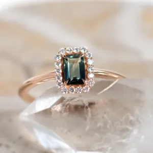 Halo zlatý prsten s teal baguette safírem a diamanty CELADON Thumbnail