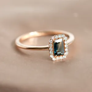 Halo zlatý prsten s teal baguette safírem a diamanty CELADON Thumbnail
