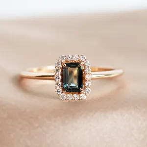 Halo zlatý prsten s teal baguette safírem a diamanty CELADON Thumbnail