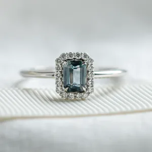 Halo zlatý prsten s teal baguette safírem a diamanty CELADON Thumbnail