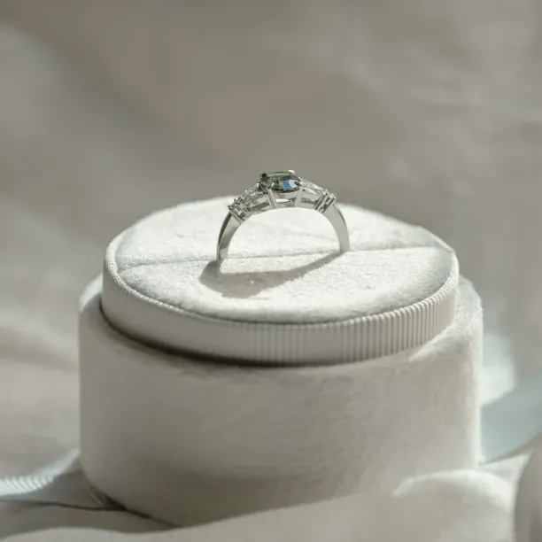 Vintage engagement ring with green sapphire and diamonds CADET Image