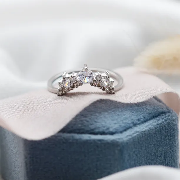 Curved FIESTA wedding ring with diamonds in a clear view