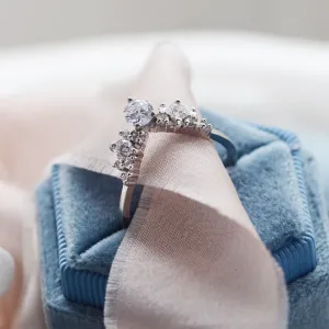 Side profile of the FIESTA curved wedding ring with diamonds