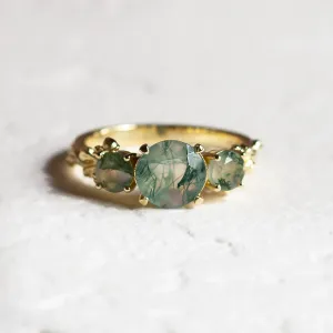 Close-up of the BACCHUS ring in 14K yellow gold with green moss agate