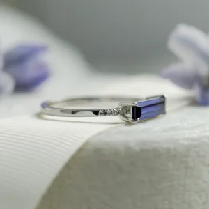 Zlatý prsten s baguette modrým laboratorním safírem a diamanty ODETA Thumbnail