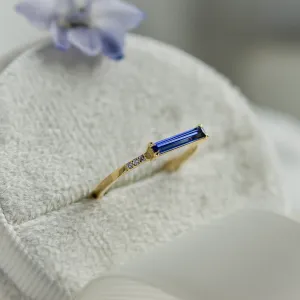Zlatý prsten s modrým laboratorním safírem a diamanty IRIS Thumbnail