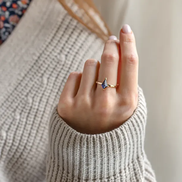 KODA gold ring with a blue lab-grown sapphire worn on the hand