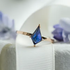 Close-up of the kite-shaped sapphire on the KODA gold ring