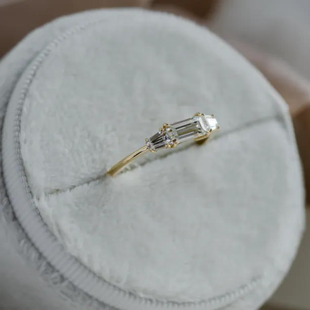 Vintage ring in art deco style with moissanites VISCOUNT Image