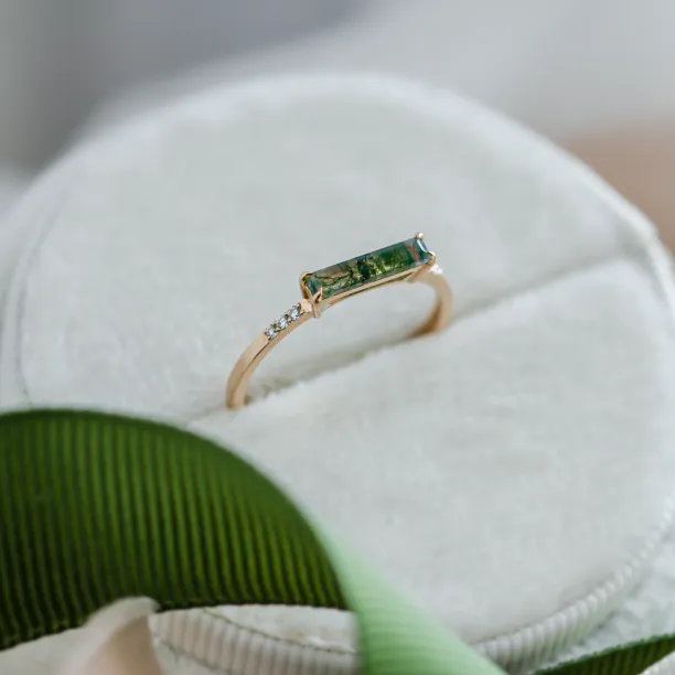 Zlatý prsten s baguette mechovým achátem a diamanty ELLETH Image