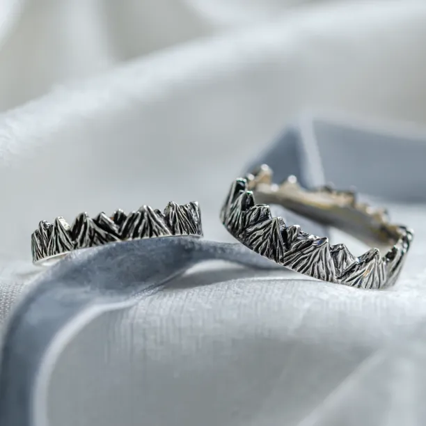 Close-up of SILVRETTA wedding rings showing the detailed mountain relief