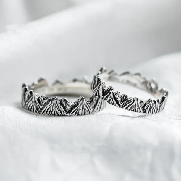 SILVRETTA gold wedding rings with mountain relief and black rhodium