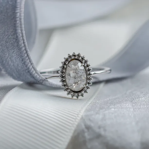 Close-up of the RIDLEY halo ring with a salt and pepper diamond