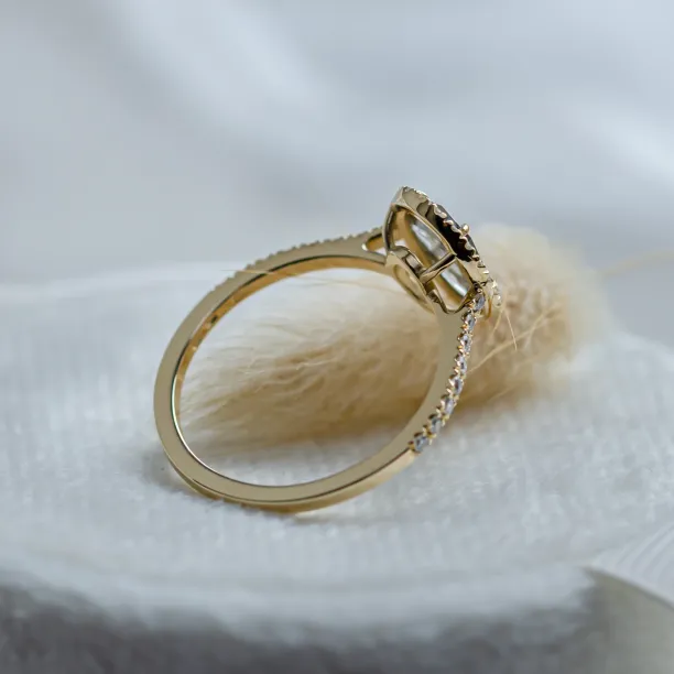 Elegant halo ring with salt and pepper diamonds TANANAI Image