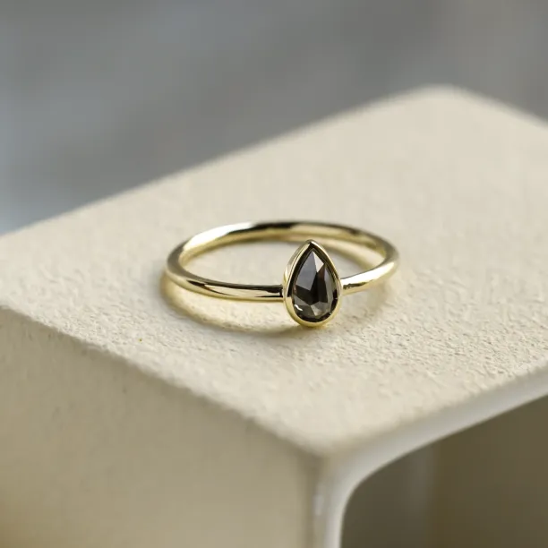 Minimalist engagement ring with pear salt and pepper diamond LAELIA Image