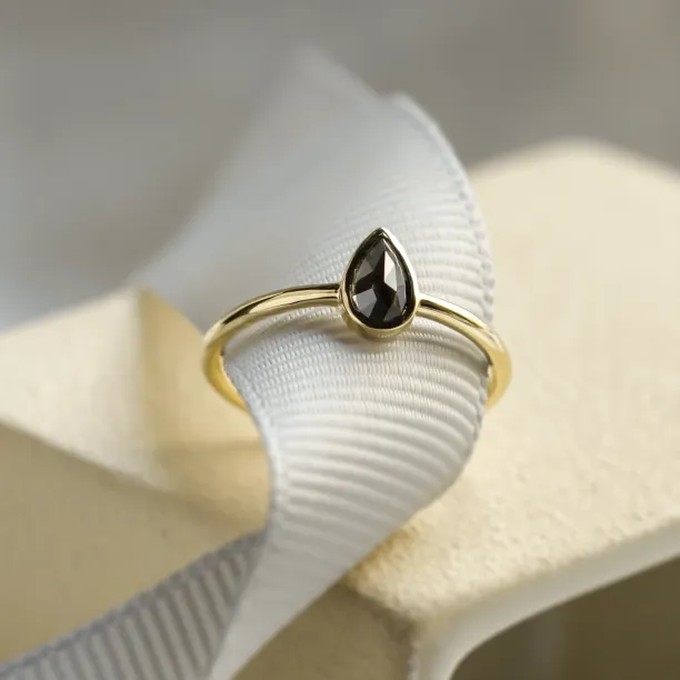 Minimalist engagement ring with pear salt and pepper diamond LAELIA Image