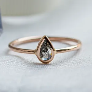 Minimalist engagement ring with pear salt and pepper diamond LAELIA