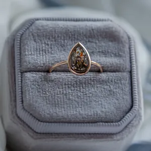 Close-up of the FLAVIA ring with a large salt and pepper diamond