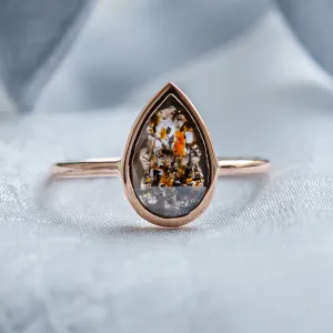 FLAVIA ring with a large salt and pepper diamond