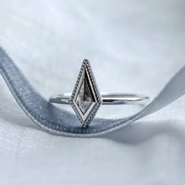 Vintage kite salt and pepper diamond ring LIVIA